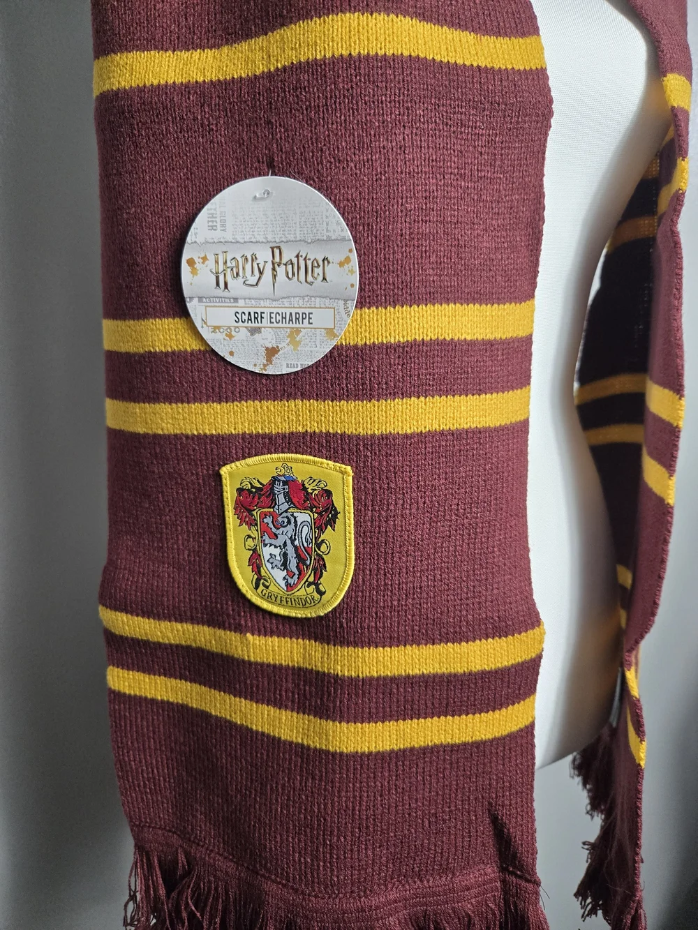 NWT Harry Potter Gryffindor Maroon Gold Stripe Knit Scarf Crest Fringe OS Winter